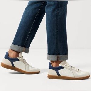 Rothy’s The RSO1 Sneaker in Hudson Beige and Navy Mens 10.5 Gum Lace up Knit